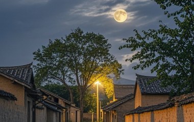 小村庄月弯弯吉他谱_晚月moon_C调原版弹唱谱