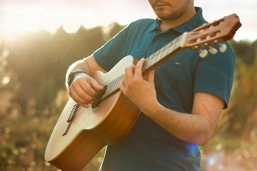 闷骚的你吉他谱 C调六线谱