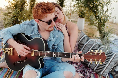 雨降窗边指弹吉他谱 D调高清版