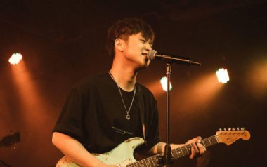 九月底吉他谱_余佳运_E调指法原版弹唱谱