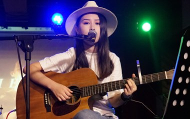 又到了星期天吉他谱_万玲琳_G调指法拍弦版