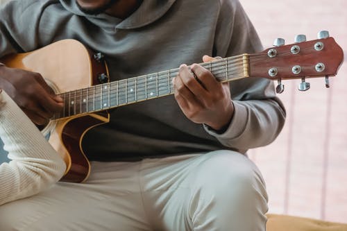 狂浪生吉他谱 F调六线谱