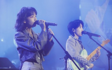 初恋的朦胧诗吉他谱_房东的猫_C调拍弦版