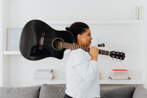 阿楚姑娘吉他谱 F调