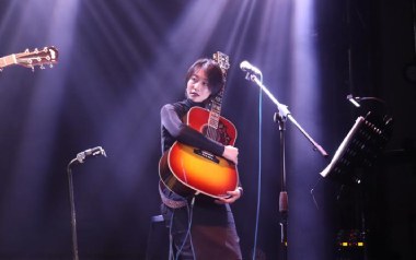 民谣在路上吉他谱_前冲乐队_C调指法弹唱谱