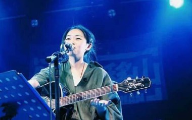 南来北往吉他谱_花粥_A调指法弹唱谱