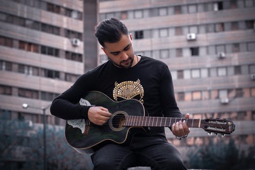 爱情字典吉他谱 E调六线谱