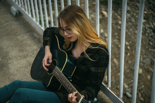 胡广生吉他谱 D调附间奏