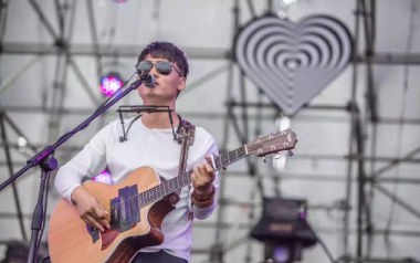 烟花巷吉他谱_海先生_C调指法原版弹唱谱