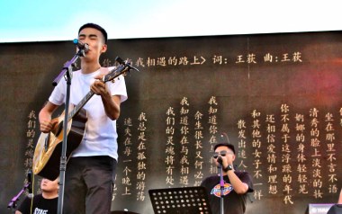 小莉吉他谱_王荻_G调指法弹唱谱