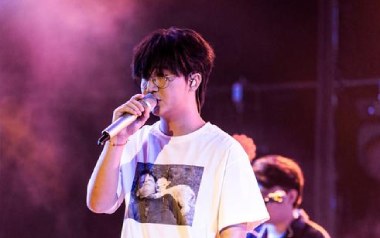 霓虹吉他谱_徐秉龙_C调指法弹唱谱