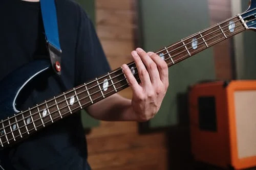 假装吉他谱 C调简单版