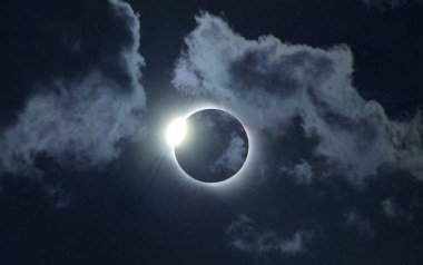 月食吉他谱_就是哈比_C调指法拍弦版弹唱谱