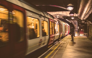 地铁等待吉他谱_萝卜哥哥_C调指法简单版