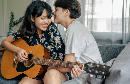 讲不出再见吉他谱 D调