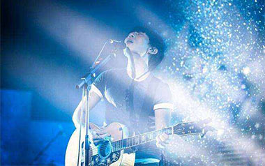 三里屯的夜吉他谱_赵雷_C调扫弦版弹唱谱