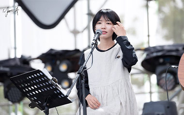 和宇宙的温柔关联吉他谱_房东的猫_C调弹唱谱