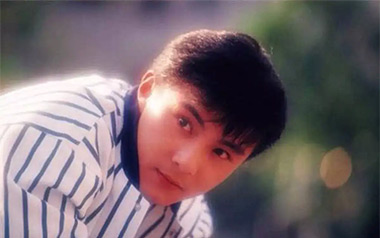 你爱我像谁吉他谱_张卫健_F调扫弦版弹唱谱