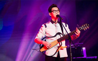 门没锁吉他谱_品冠_G调指法弹唱谱