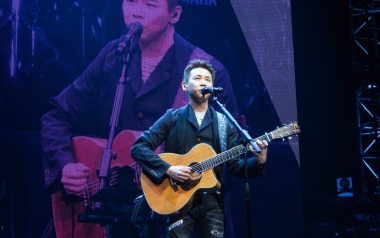 自导自演的悲剧吉他谱_陶喆_C调原版弹唱谱