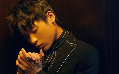 多想在平庸的生活拥抱你吉他谱_隔壁老樊_C调弹唱六线谱