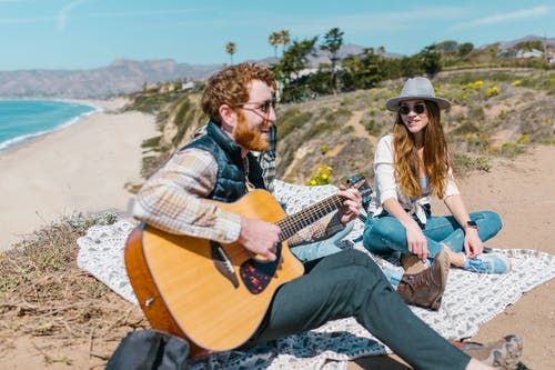 一个人一座城吉他谱 F调六线谱