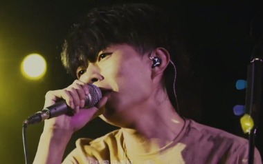 让我偷偷看你吉他谱_赵雷_C调原版弹唱谱