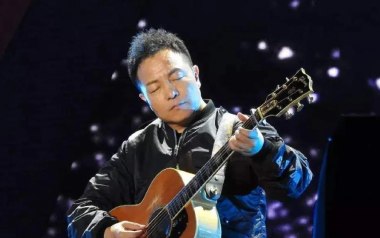 闪亮的瞬间吉他谱_许巍_C调指法扫弦版