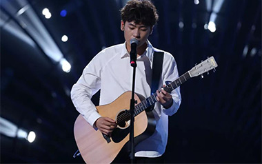 多想在平庸的生活拥抱你吉他谱_隔壁老樊_F调_吉他弹唱六线谱