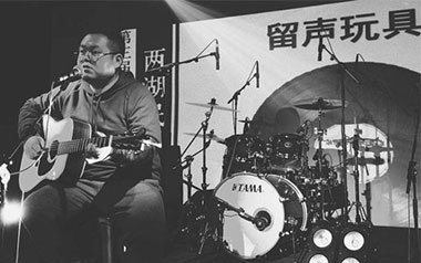 胸大的姑娘吉他谱_留声玩具_C调原版弹唱谱