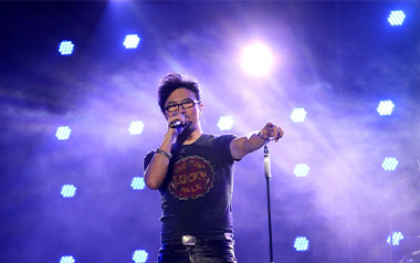 一起摇摆吉他谱_汪峰_G调指法原版弹唱谱