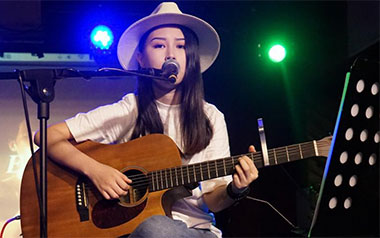 蜜蜂吉他谱_万玲琳_C调指法原版弹唱谱