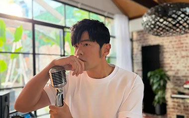 那天下雨了吉他谱_周杰伦_C调拍弦版弹唱谱