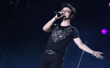 在雨中吉他谱_汪峰_F调指法扫弦版