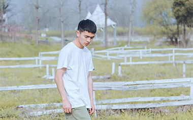 给郁结的诗吉他谱_小安_E调扫弦版