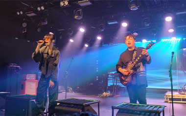 与浪之间吉他谱_VH_C调指法原版弹唱谱