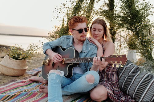 不由自主吉他谱 C调