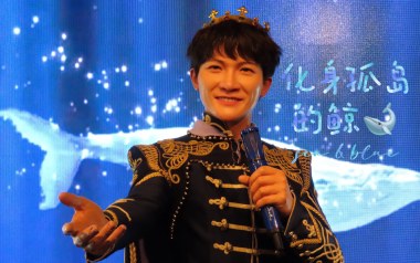 化身孤岛的鲸吉他谱_周深_C调原版弹唱谱