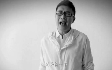 兄弟抱一下吉他谱_庞龙_C调指法扫弦版