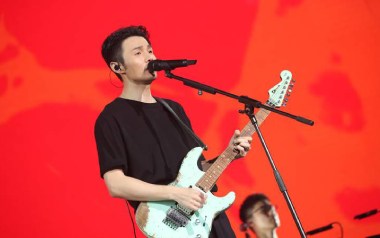 老友记吉他谱_李荣浩_E调指法扫弦版弹唱谱