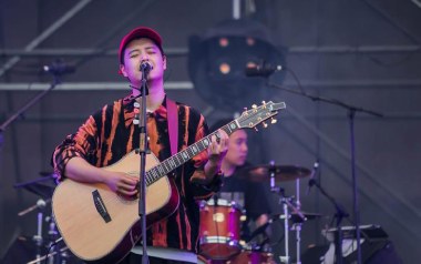 孤鸟的歌吉他谱_马頔_E调指法原版弹唱谱